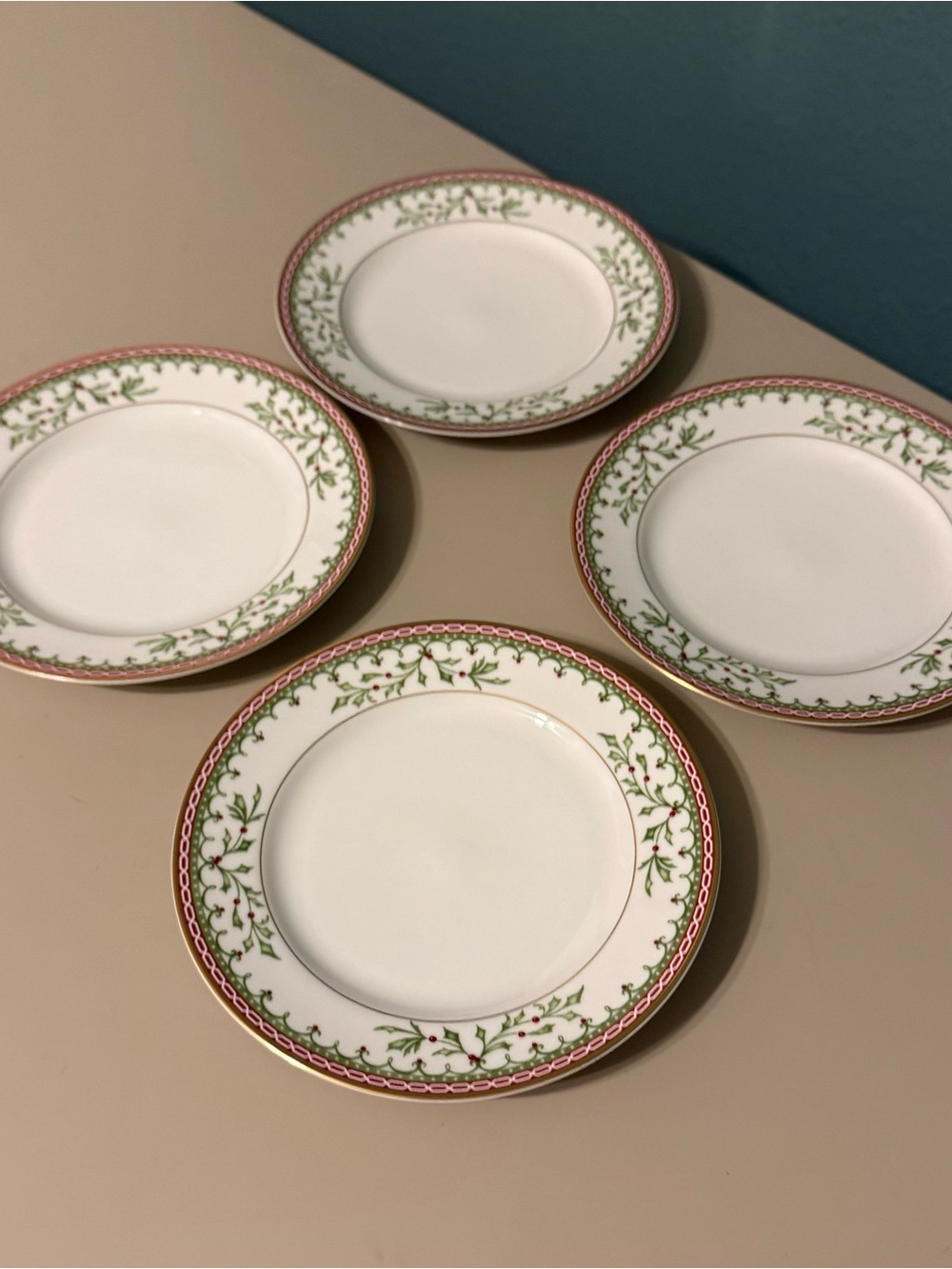 HOLIDAY TRADITIONS Mikasa Bread and Butter PLATES 6 5/8 Holly Berries Set Of 4